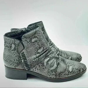 Baretraps Miesha ankle booties size 9.5 gray
